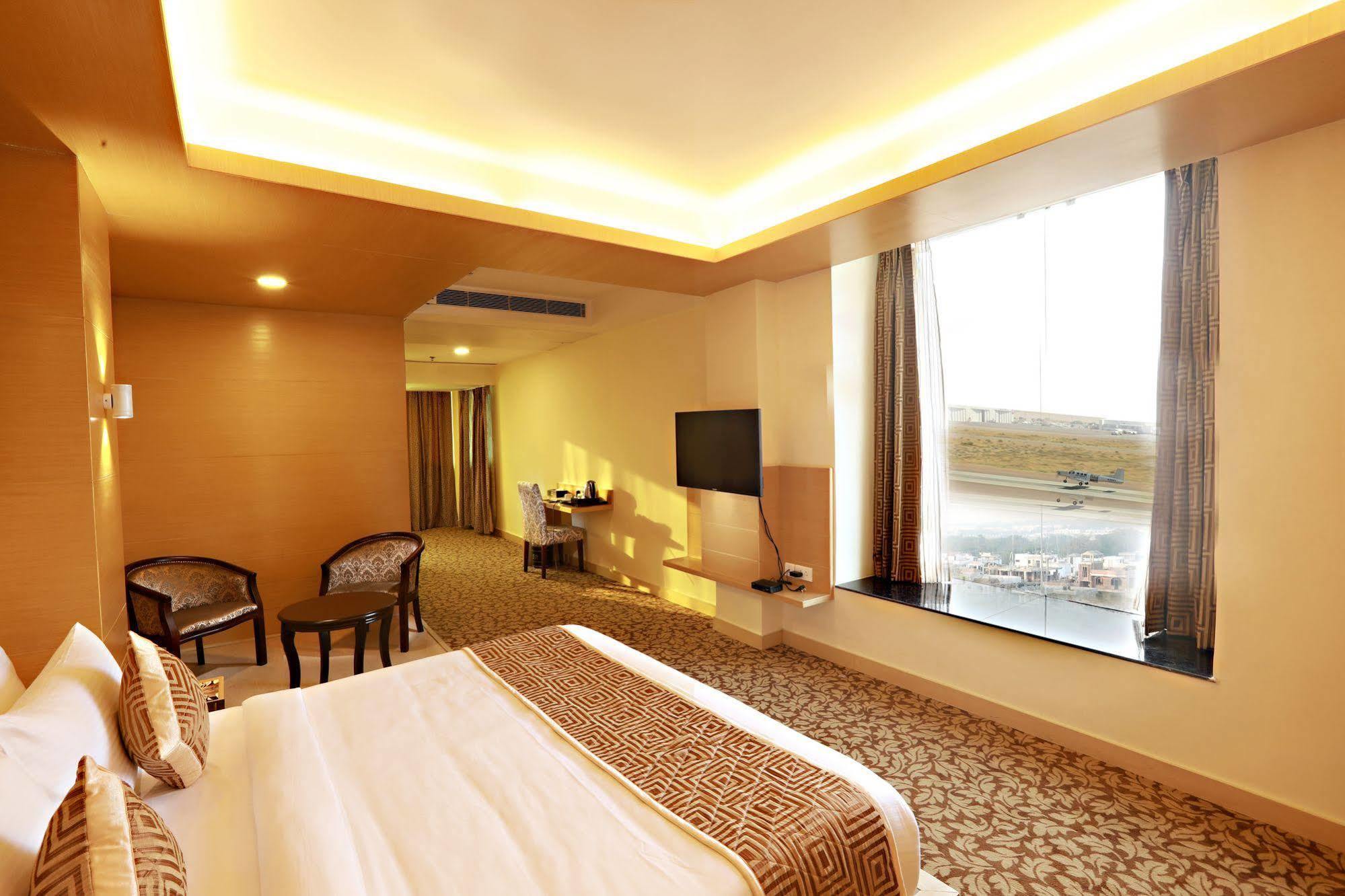 Hotel Patliputra Continental Patna  Eksteriør billede
